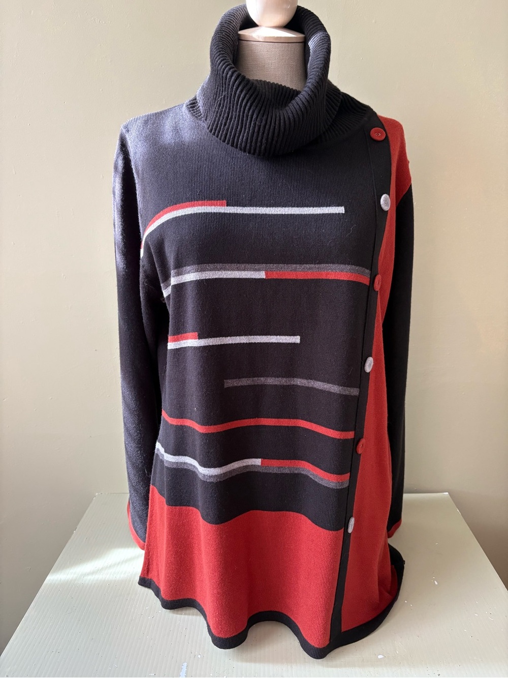 La Madonna Turtleneck Colorblock Sweater button Accent Black rust XL